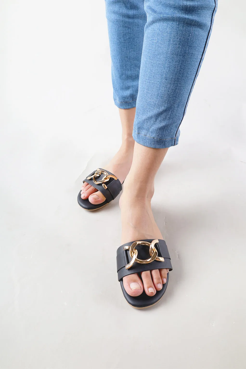 Camry Slides - Black