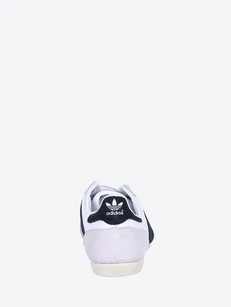 Japan w sneakers