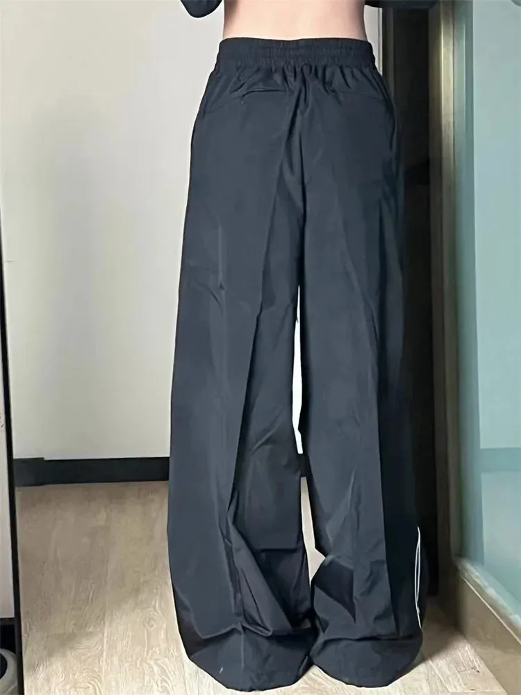 Schwarze Techwear-Cargohosen mit weitem Bei