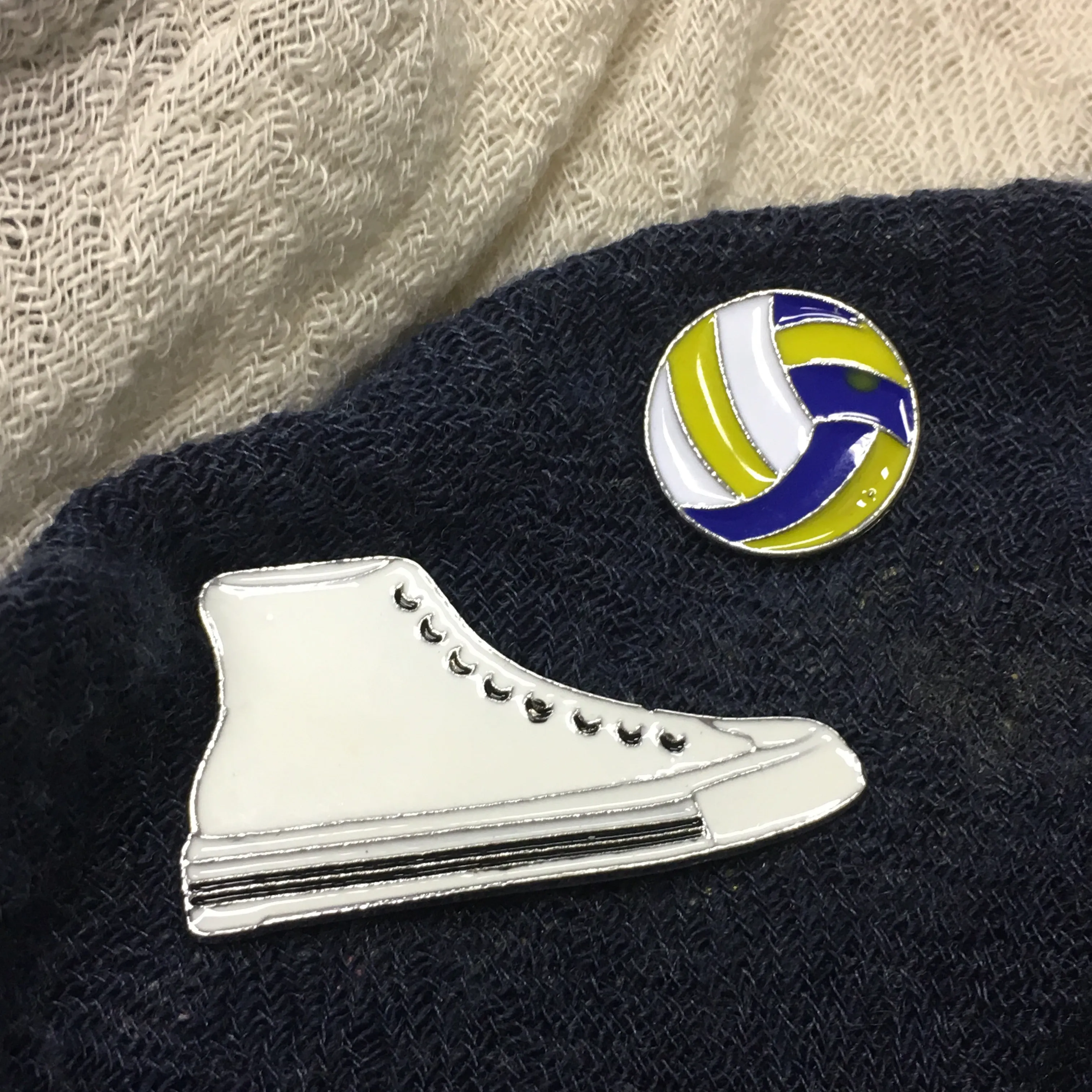 Sneaker Gym Schoen Emaille Pin Wit